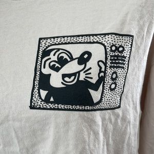 Uniqlo Cream Short Sleeve Tee with Graphic Print